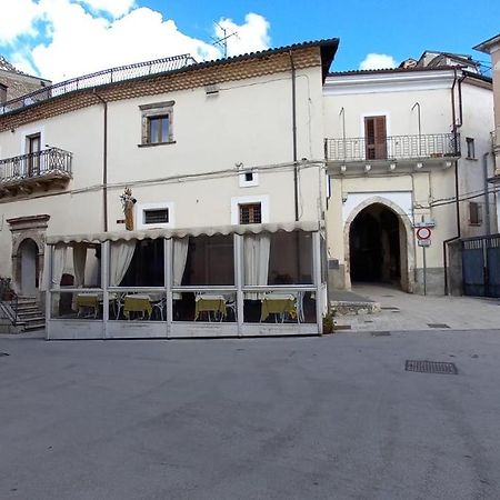 Alloggi Piazza Umberto Primo Pacentro Exterior foto